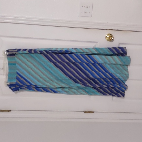 Long skirt, blue diagonal lines - Picture 2 of 2